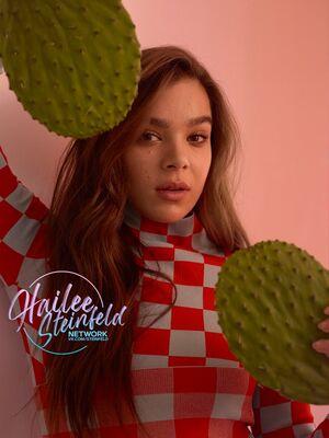 Hailee Steinfeld photo 340
