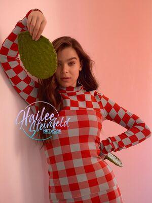 Hailee Steinfeld photo 341