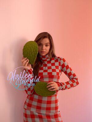 Hailee Steinfeld photo 342