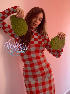 Hailee Steinfeld photo 348