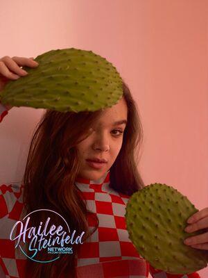 Hailee Steinfeld photo 351