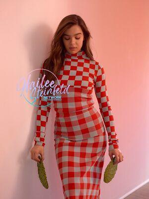 Hailee Steinfeld photo 353