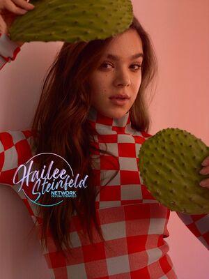 Hailee Steinfeld photo 355
