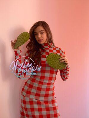 Hailee Steinfeld photo 360