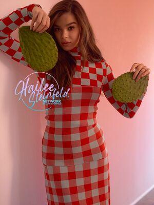 Hailee Steinfeld photo 364