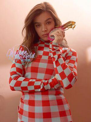Hailee Steinfeld photo 370
