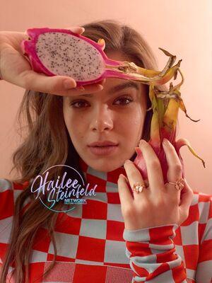 Hailee Steinfeld photo 372