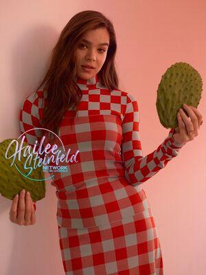 Hailee Steinfeld photo 376