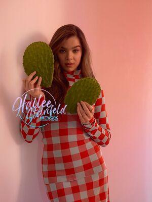 Hailee Steinfeld photo 377