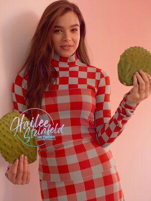 Hailee Steinfeld photo 378