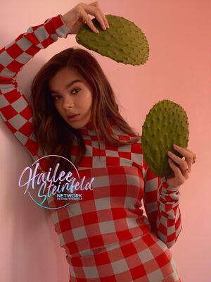 Hailee Steinfeld photo 383