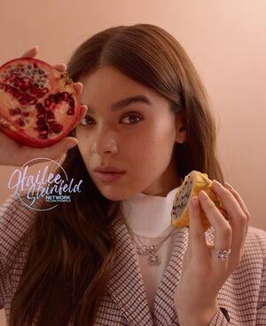 Hailee Steinfeld photo 385
