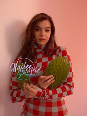 Hailee Steinfeld photo 386