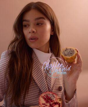 Hailee Steinfeld photo 389