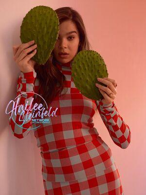 Hailee Steinfeld photo 391