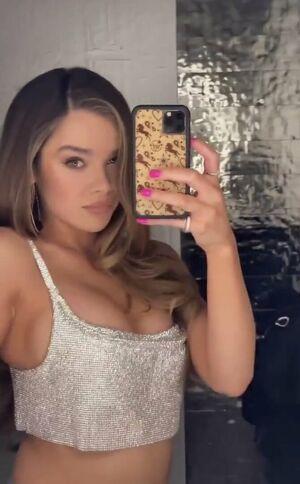 Hailee Steinfeld photo 400