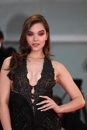 Hailee Steinfeld photo 437