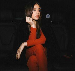 Hailee Steinfeld photo 500