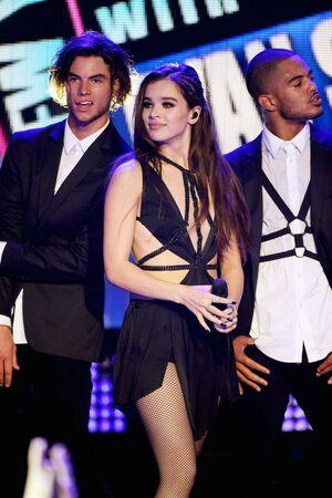 Hailee Steinfeld photo 544