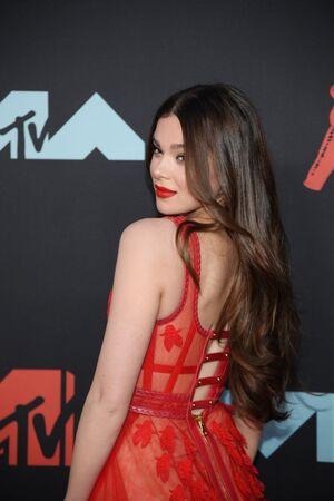 Hailee Steinfeld photo 630