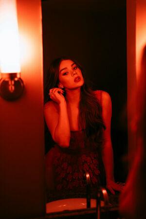 Hailee Steinfeld photo 650