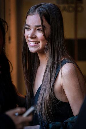 Hailee Steinfeld photo 675