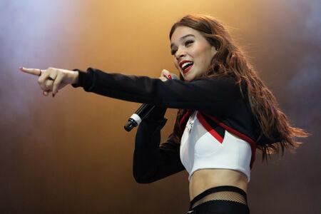 Hailee Steinfeld photo 712