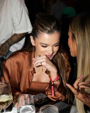 Hailee Steinfeld photo 737