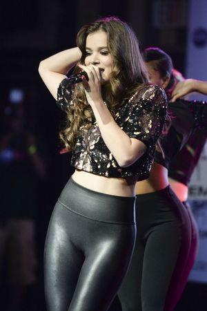Hailee Steinfeld photo 859