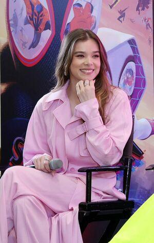 Hailee Steinfeld photo 1002