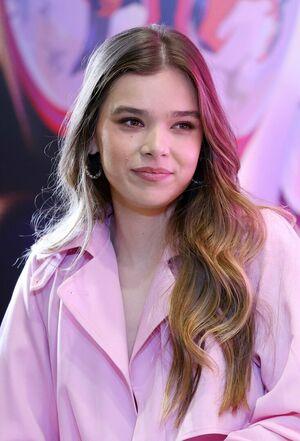 Hailee Steinfeld photo 1003