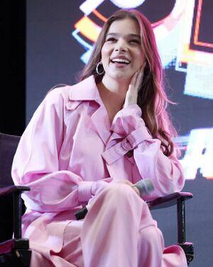 Hailee Steinfeld photo 1023