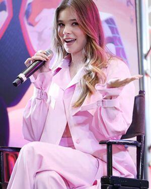 Hailee Steinfeld photo 1024
