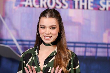 Hailee Steinfeld photo 1044