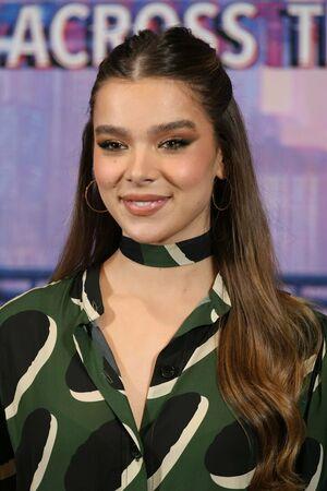 Hailee Steinfeld photo 1046
