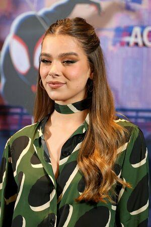 Hailee Steinfeld photo 1047