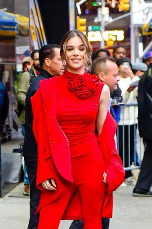 Hailee Steinfeld photo 1061