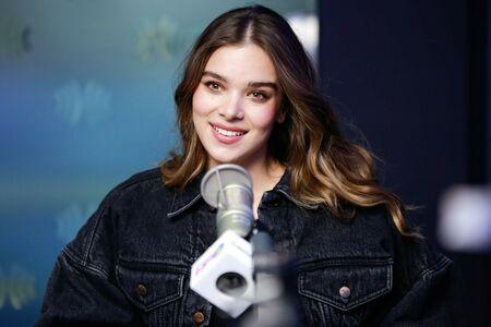 Hailee Steinfeld photo 1098