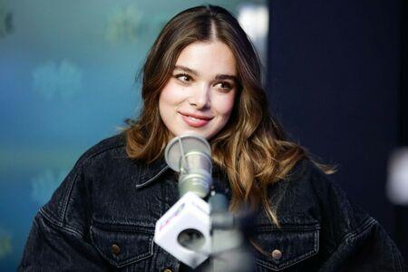 Hailee Steinfeld photo 1100