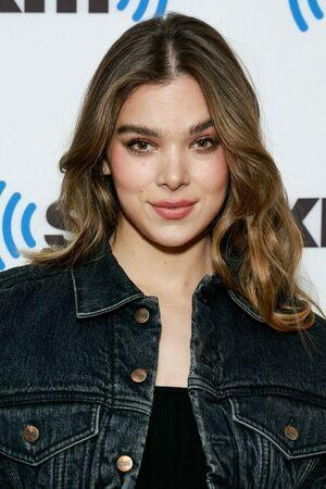 Hailee Steinfeld photo 1106