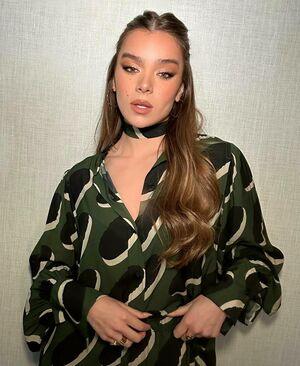 Hailee Steinfeld photo 1111