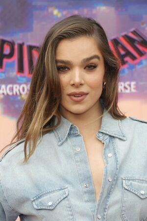 Hailee Steinfeld photo 1146