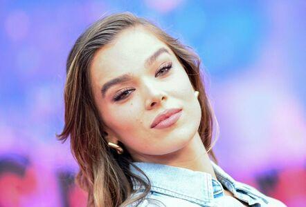 Hailee Steinfeld photo 1150
