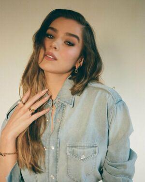 Hailee Steinfeld photo 1174