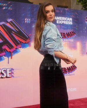 Hailee Steinfeld photo 1176