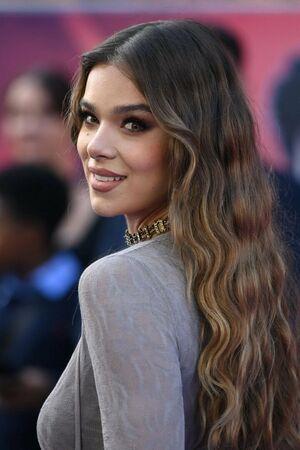 Hailee Steinfeld photo 1199