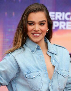 Hailee Steinfeld photo 1210