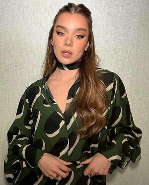 Hailee Steinfeld photo 1365