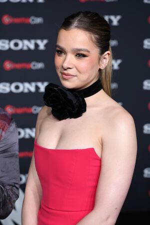 Hailee Steinfeld photo 1440