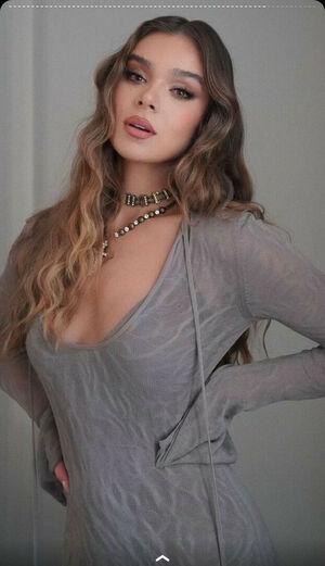 Hailee Steinfeld photo 1600